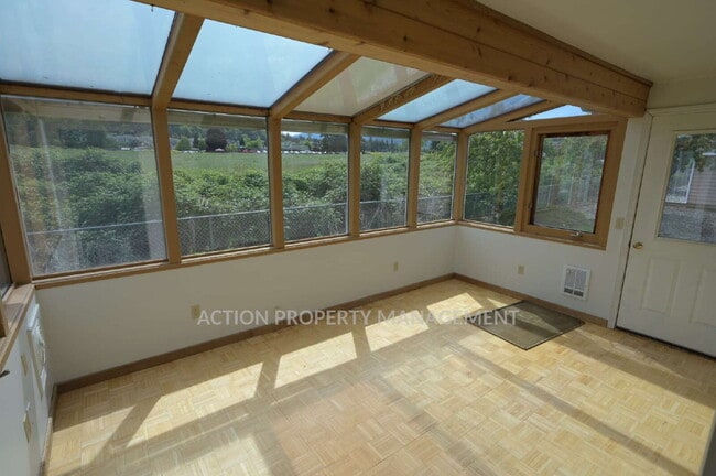 Photo - 3 bed 2 bath, 2 car garage in Sequim