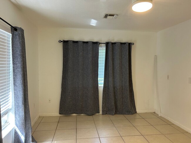 Photo - 2208 N Lockwood Ridge Rd Unidad B