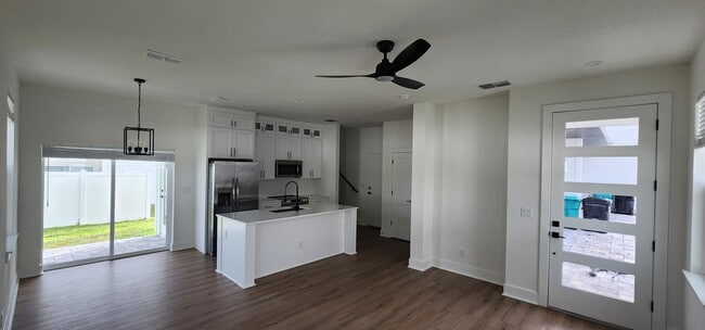 Photo - 2027 Peel Ave