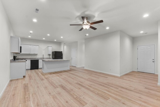 Photo - Bertling 1112 12 Unit 1211