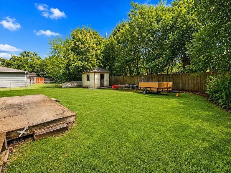 Photo - 5013 Live Oak Dr
