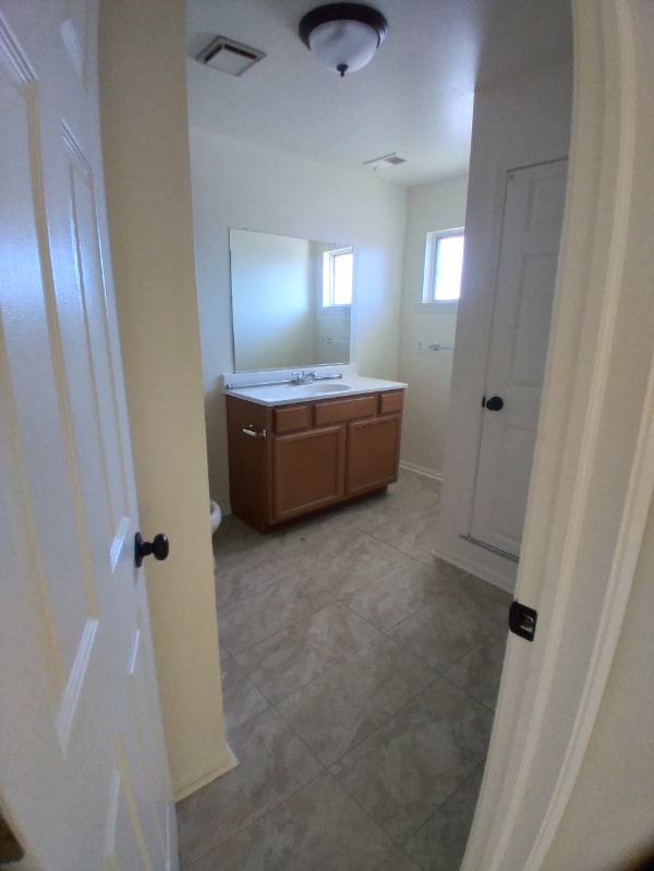 Photo - 1868 N Main St