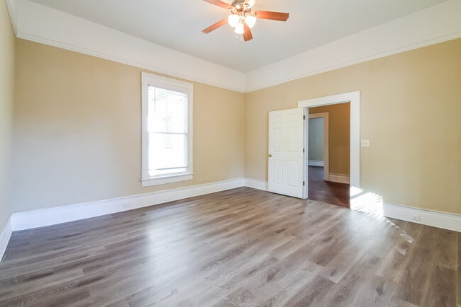 Photo - 114 E Broad St