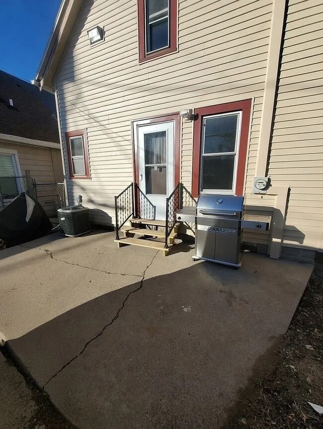 Photo - 1025 E Land Pl
