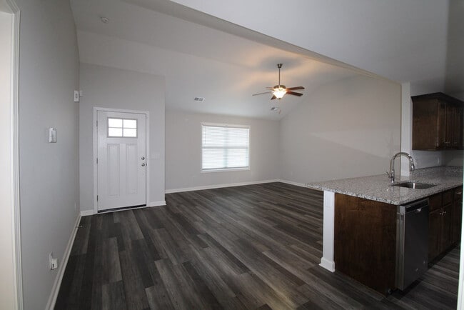 Photo - 581 Brushwood Dr