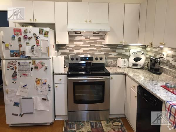Building Photo - 3 bedroom in Brookline MA 02446 Unit 1 Rental
