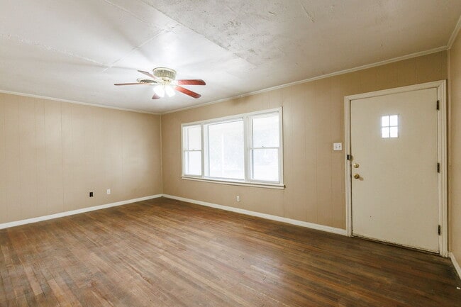 Photo - 3 Bedroom Home for under $1000