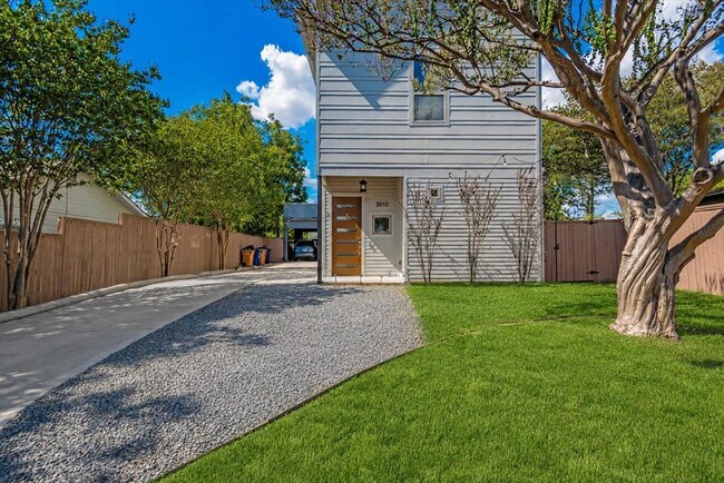 Photo - 3010 E 18th 1/2 St