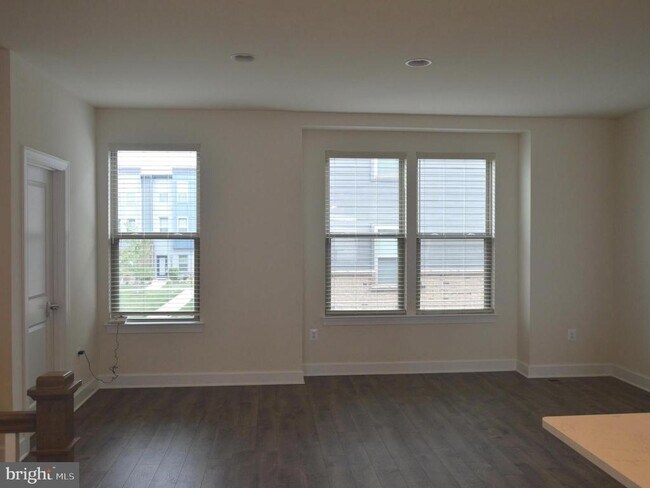 Building Photo - 9867 Gillum Wy Rental
