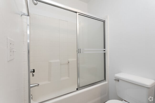 2HAB, 2BA - 1,130 ft² - Vertical East Apartments