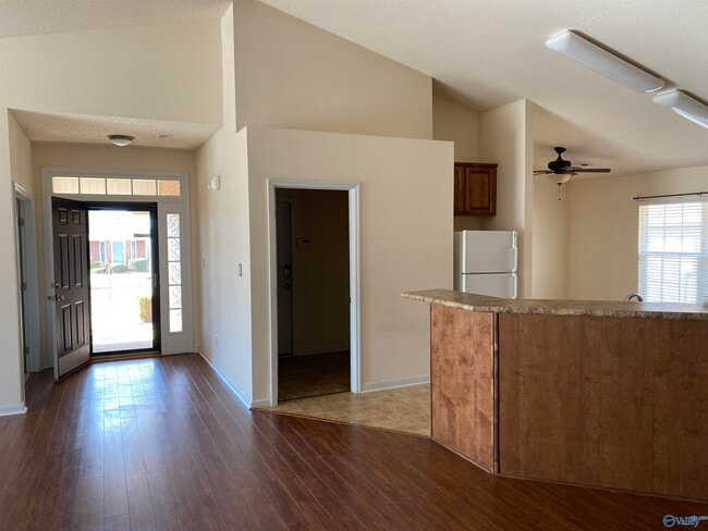 Photo - 131 Shadow Ct SW