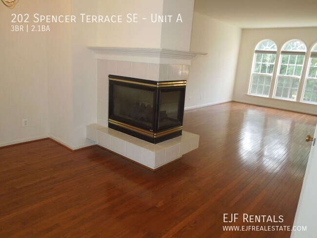 Photo - 202 Spencer Terrace SE Unit A