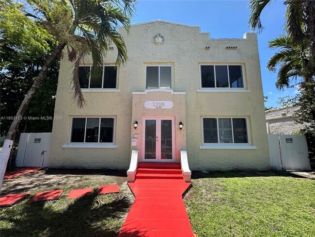 Photo - 1630 SW 10th St Unit 8