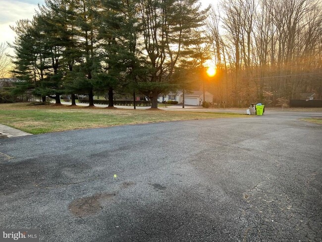 Photo - 913 S Stepney Rd