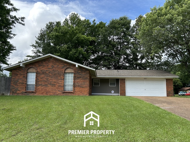 Building Photo - Charming 3BR/2BA Horn Lake Home | Hardwood Floors, 2-Car Garage & Fenced Yard