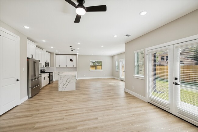 Photo - 20011 VENETTO St