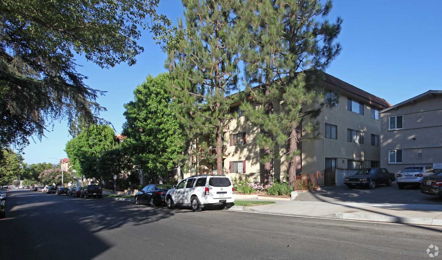 Foto principal - 501 East Santa Anita