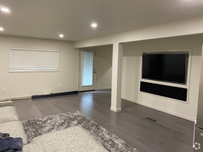 Building Photo - 4510 SW Coast Ave Rental