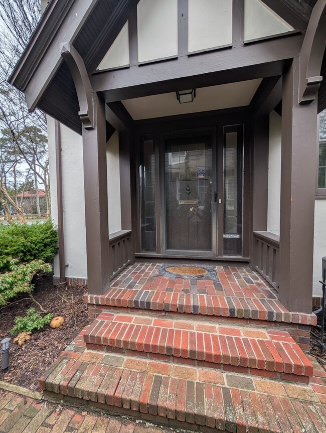 Photo - 416 Yarmouth Rd