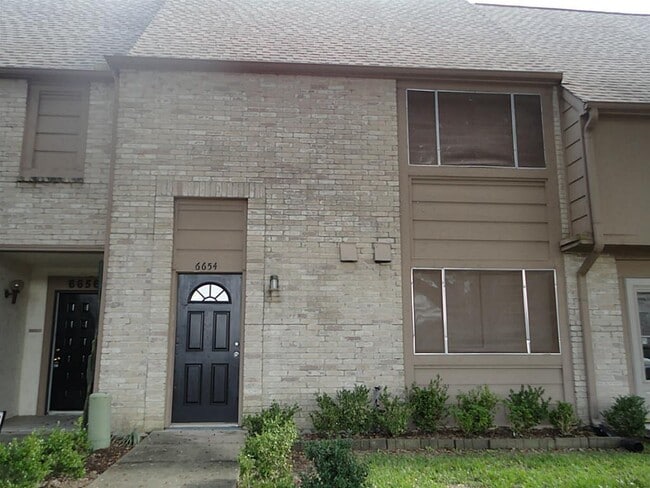 Building Photo - 6654 Montauk Dr Unit 1/215