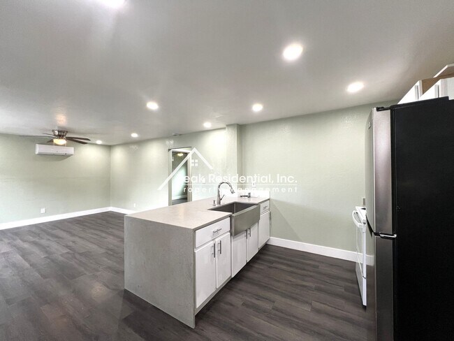 Photo - 42ndAve3916 Unit #H