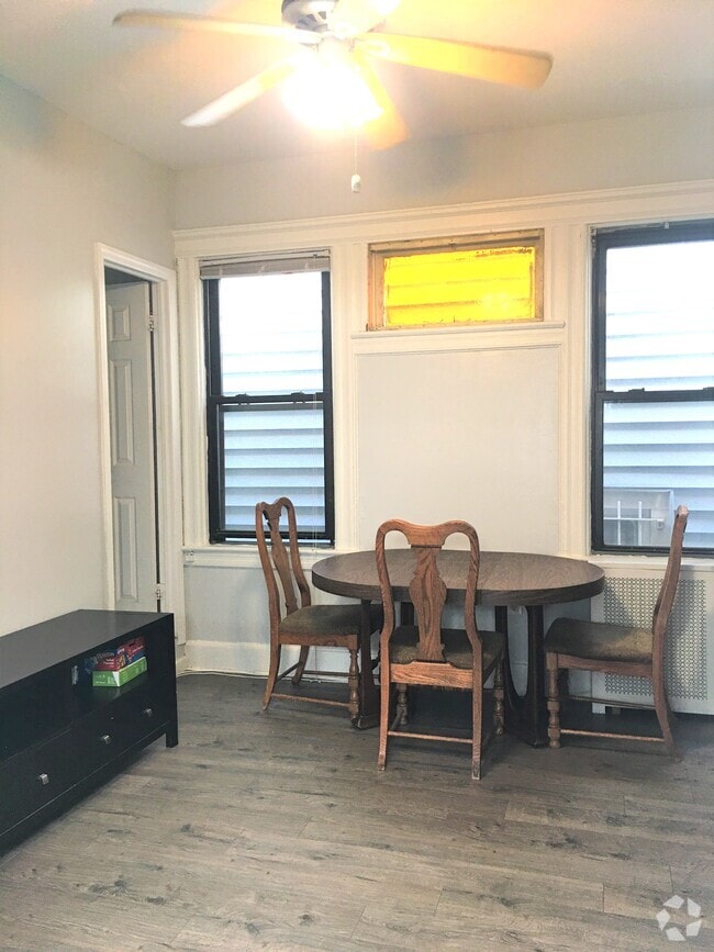 Building Photo - 812 Pavonia Ave Unit #B Rental