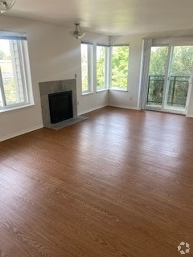Building Photo - Queen Anne west facing 1 Bedroom patio sec... Unit 201 Rental