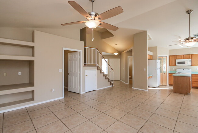 Photo - 969 E Elgin St