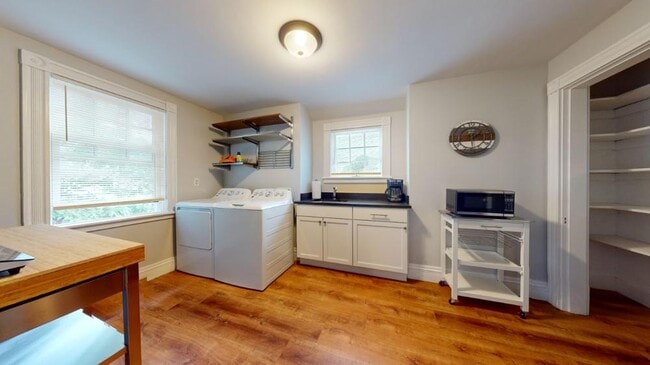 Photo - 3 bedroom in Newton MA 02458