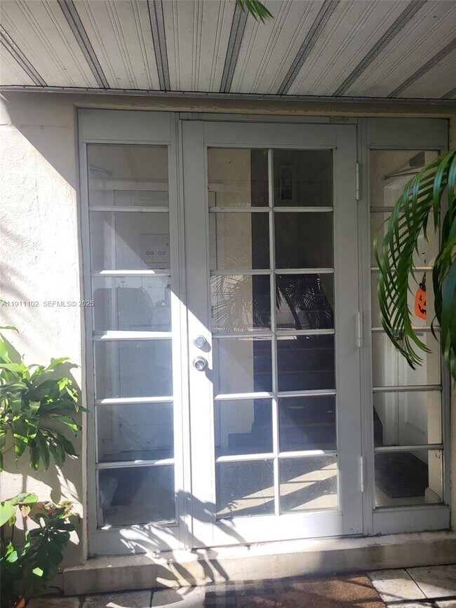 Photo - 215 Sidonia Ave Unit 4