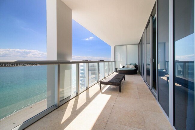 Building Photo - 6799 Collins Ave Unit LPH04