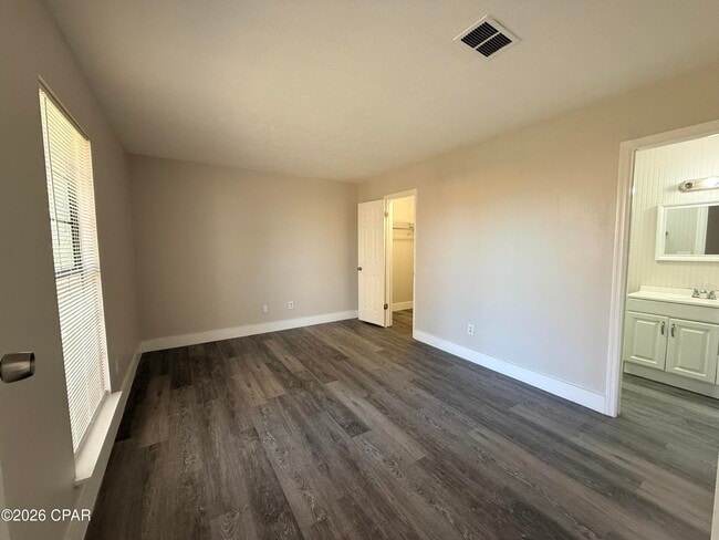 Photo - 6615 Enzor St