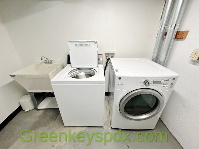 Photo - Gorgeous 2 Bedroom Craftsman in SE Portland!