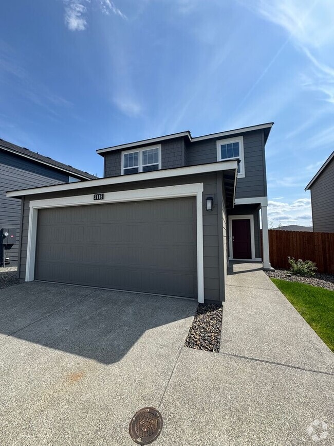 Building Photo - HUGE NEW PET FRIENDLY Rental