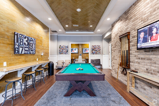 Clubhouse - The Retreat at State College Apartments
