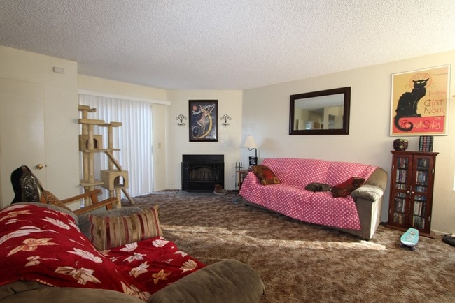 16221-16239 Apple Valley Rd