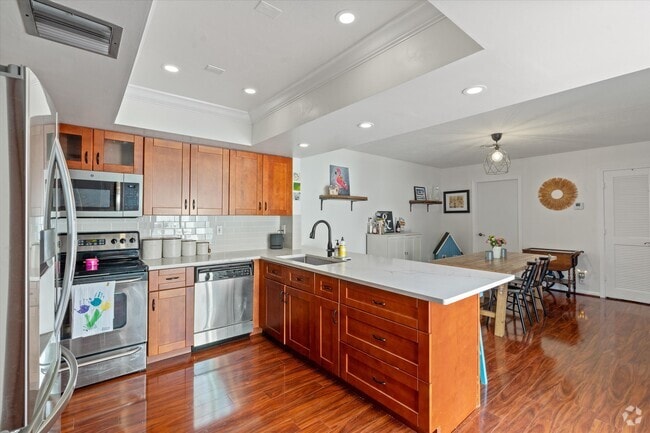Building Photo - 1423 SW 28th Ave Rental