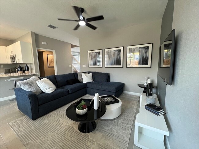 Photo - 680 SE 13th Ct