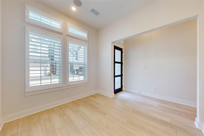 Photo - 3113 Somerset Levens Ln