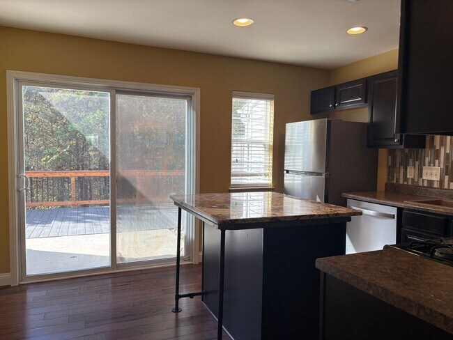 Photo - 2 Bedroom, 2.5 Bathroom Townhouse in Green...