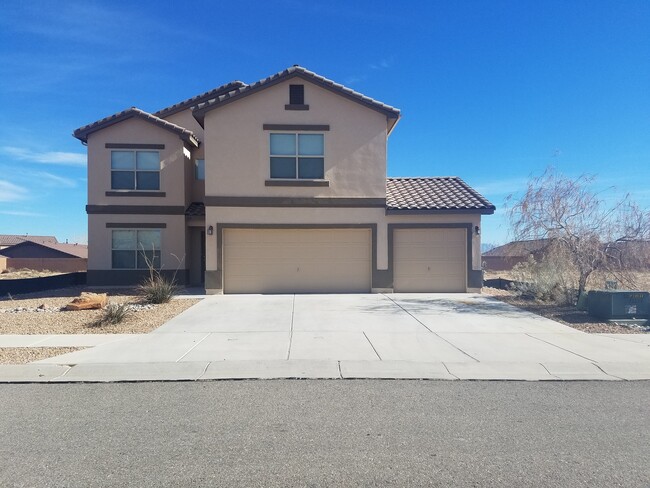 Stunning 5 Bedroom 2 Story Home. - Stunning 5 Bedroom 2 Story Home.