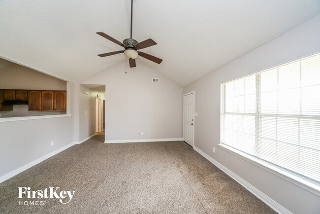 Photo - 5566 Ross Rd