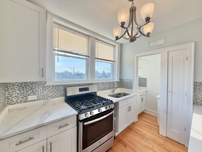 Photo - 2840 N Lockwood Ave Unit D4