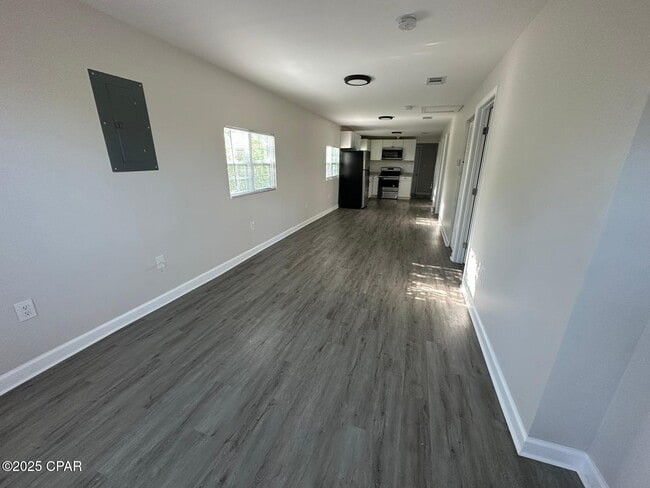 Photo - 619 E 8th Pl