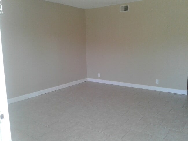 Photo - 279/281 Chris Drive Unit 279