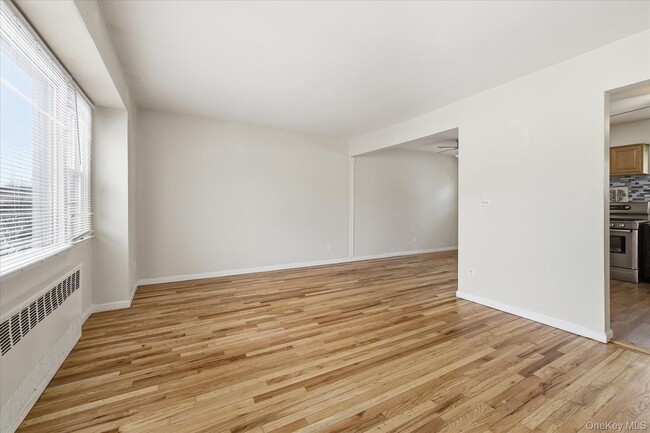 Photo - 580 Georgia St