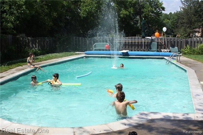 Photo - 5837 Folkstone Dr