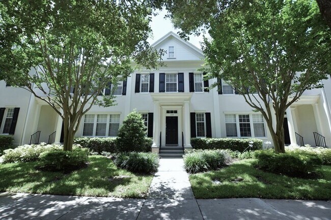 Building Photo - Amazing 2 Bedroom, 2.5 Bathroom Townhome i...