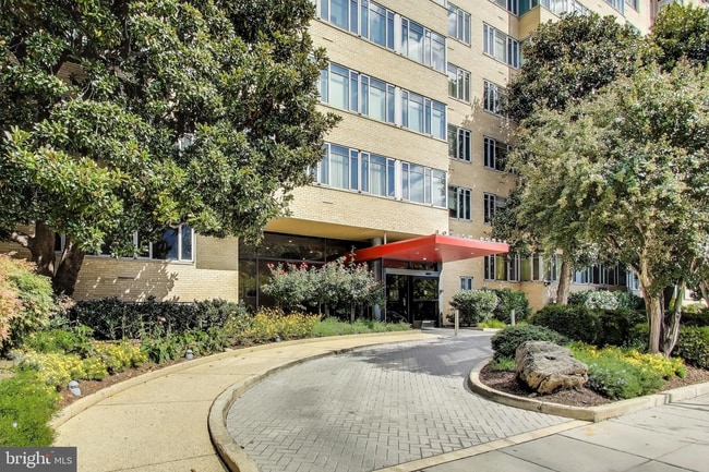 Building Photo - 1711 Massachusetts Ave NW Unit 810