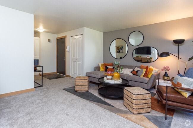 2BR, 2BA - 980SF